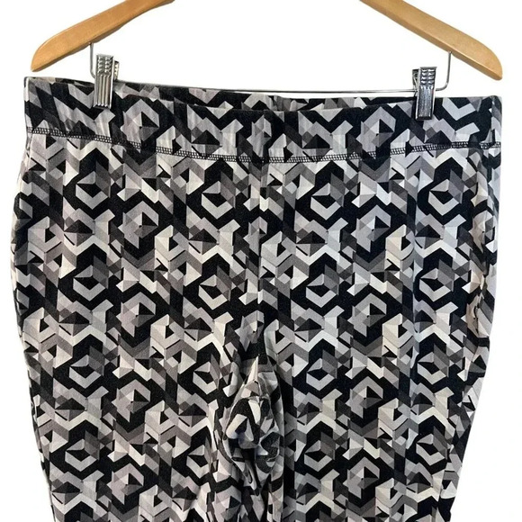 Livi Active Lane Bryant Knit Leggings Plus Size 18/20 Geometric Black Gray White - Picture 2 of 6